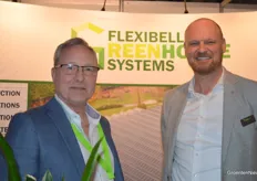 We moesten even twee keer kijken, maar het was toch echt Marco van ’t Hart. Links naast hem Leo van der Ven in de stand van Flexibell Systems Group.